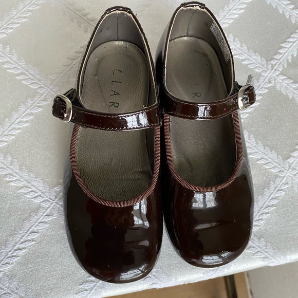 Clarys girls patent leather shoes with silver buckle and fabric trim size 26 - Picture 2 of 2